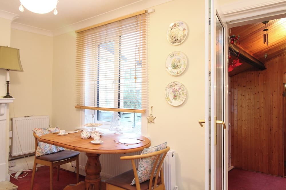 Regents park master room