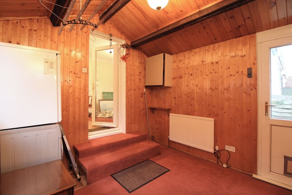 Regents park road single room