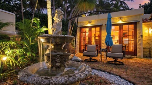 Las Olas Oasis by Avantstay Minutes to the Beach + Hot Tub