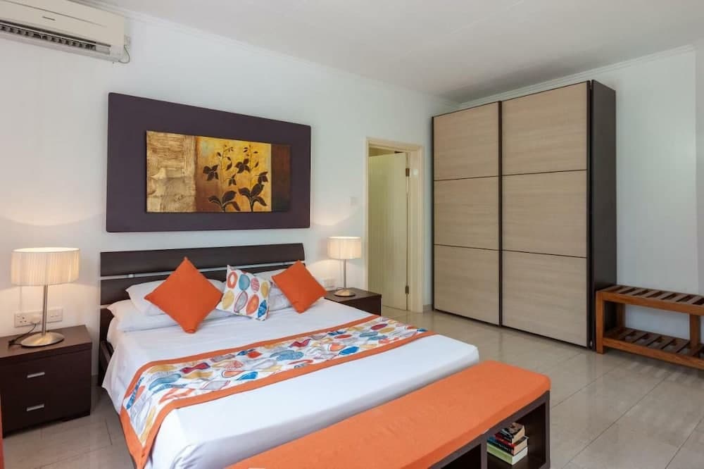Praslin Paradise