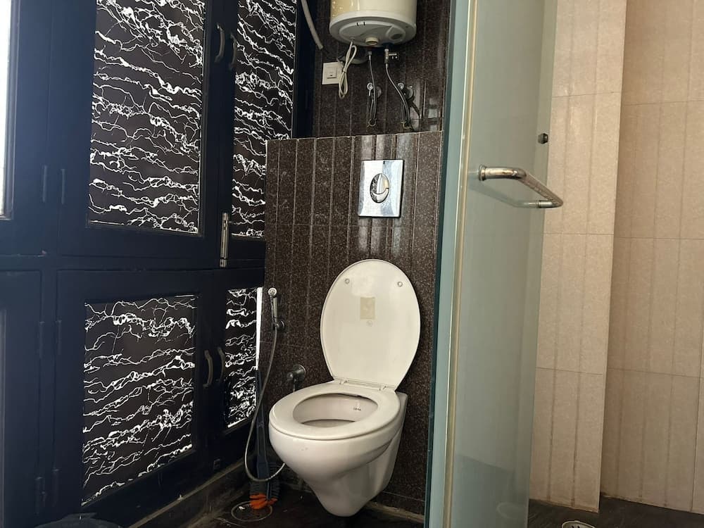 Yükseltilmiş tuvalet oturağı