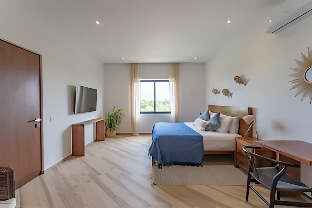 Oasis Yaaxlum Studios lock off