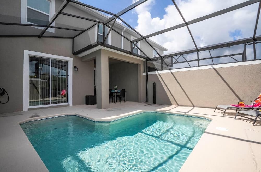 Storey Lake Resort, Private Pool, Near Famous Attractions!!