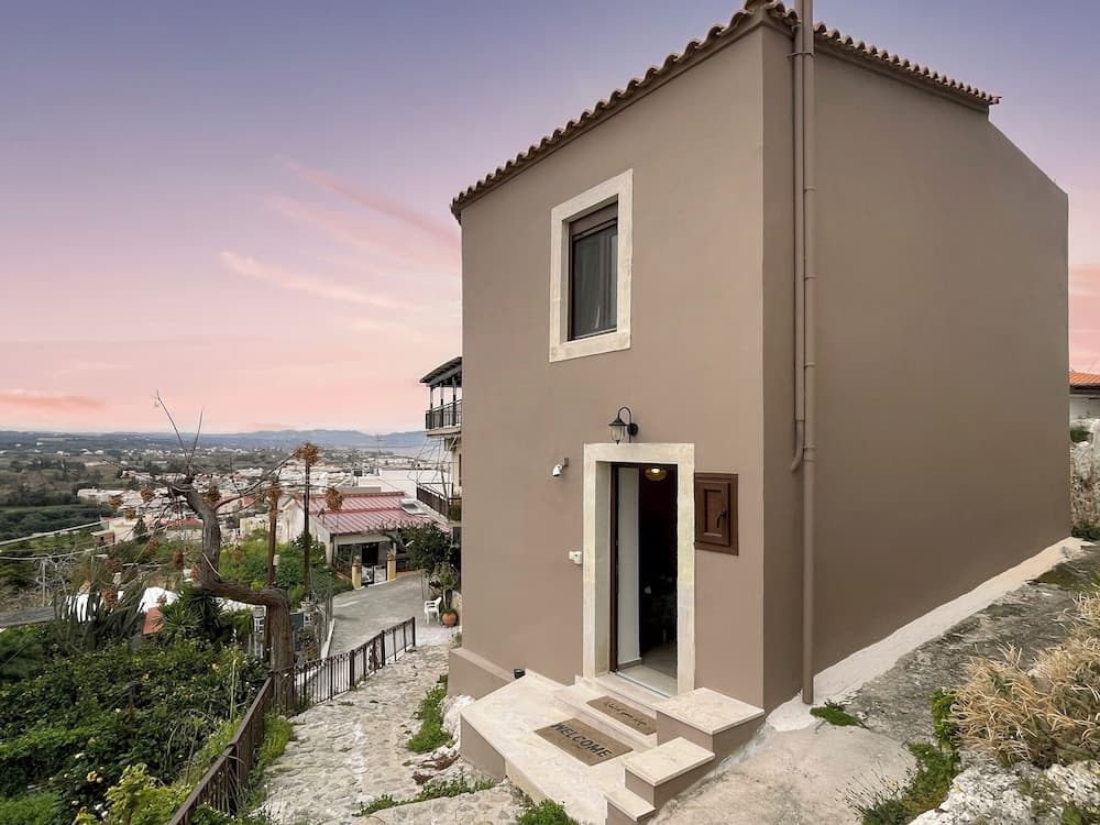 Konaklama yerinin ön cephesi