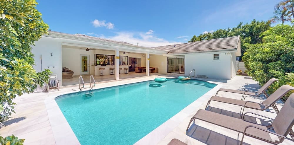 Villa Shapira 6BR Designer Home w Pool