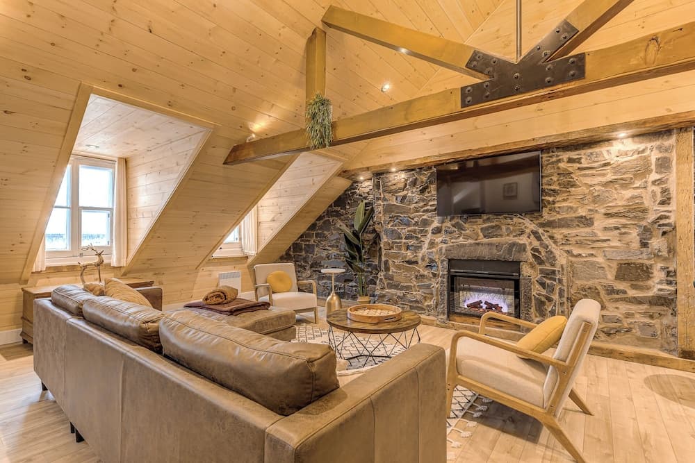 Gorgeous 3 Bedroom 2-floor Old Townhouse