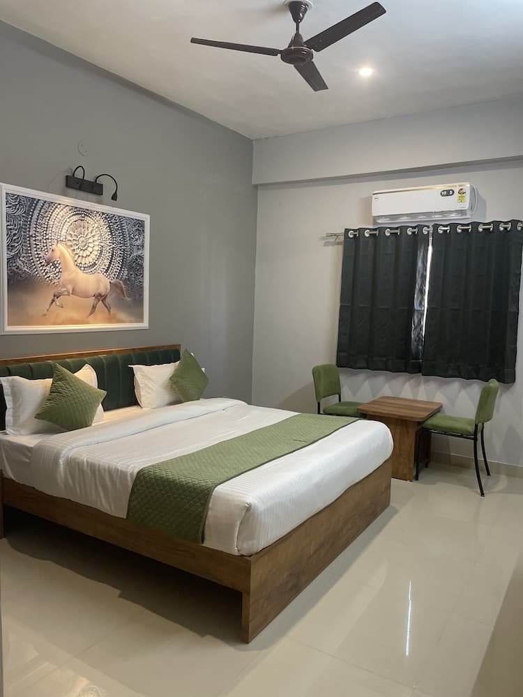 SG Boutique Stay (Near Railway Station)