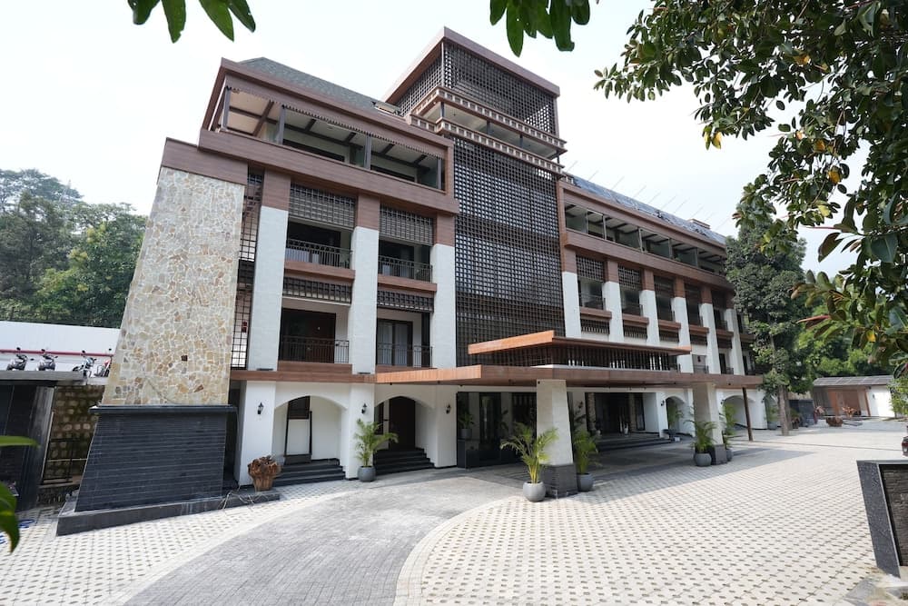 Pleasant Tree Hotels