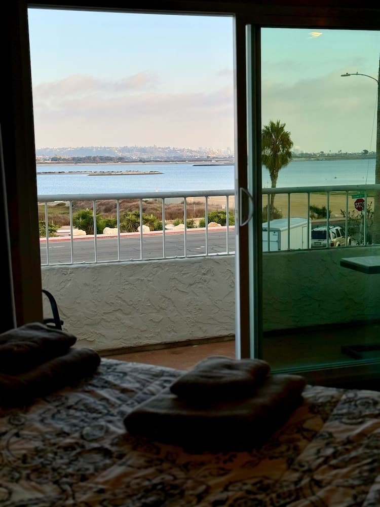 Panoramic View Bayfront Gem 3BR