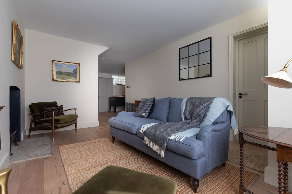 Holland Park Mews IV by Onefinestay