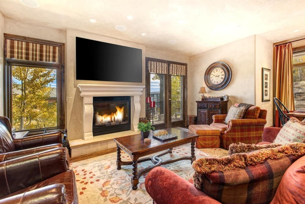 Vintage on the Strand 2 bedrooms Ski Out VIN-14 by KBM