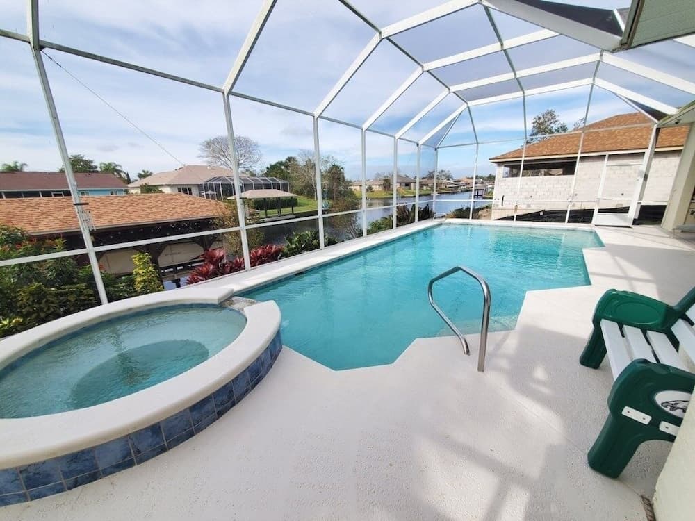 Cozy Canal 3 Bedroom Home