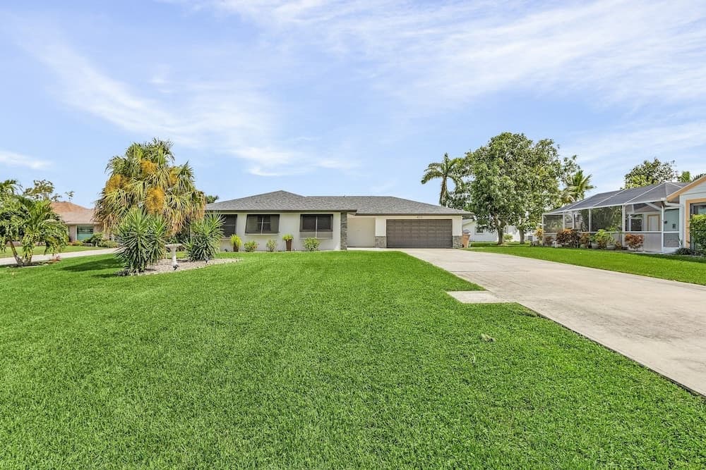 Soak Up The Sun - Saltwater Pool, Spacious Fenced-in Backyard, 3 Bedroom Home