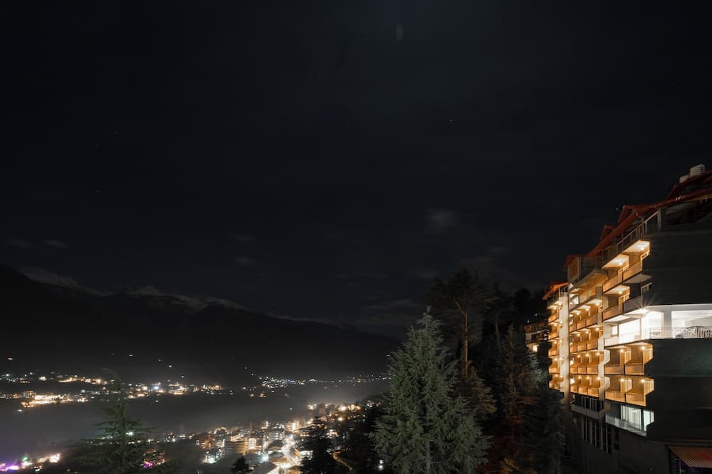 The Whitestone Inn & Suites Manali
