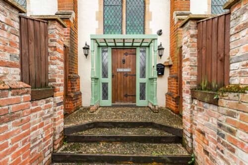 Host Stay The Nave