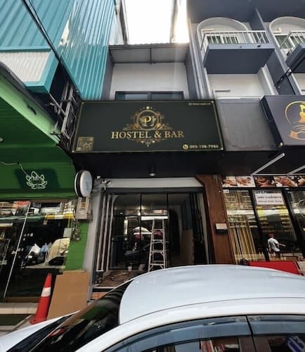 PJ Hostel & Bar