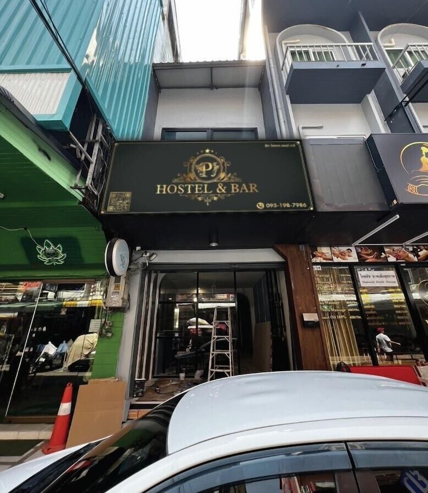 PJ Hostel & Bar