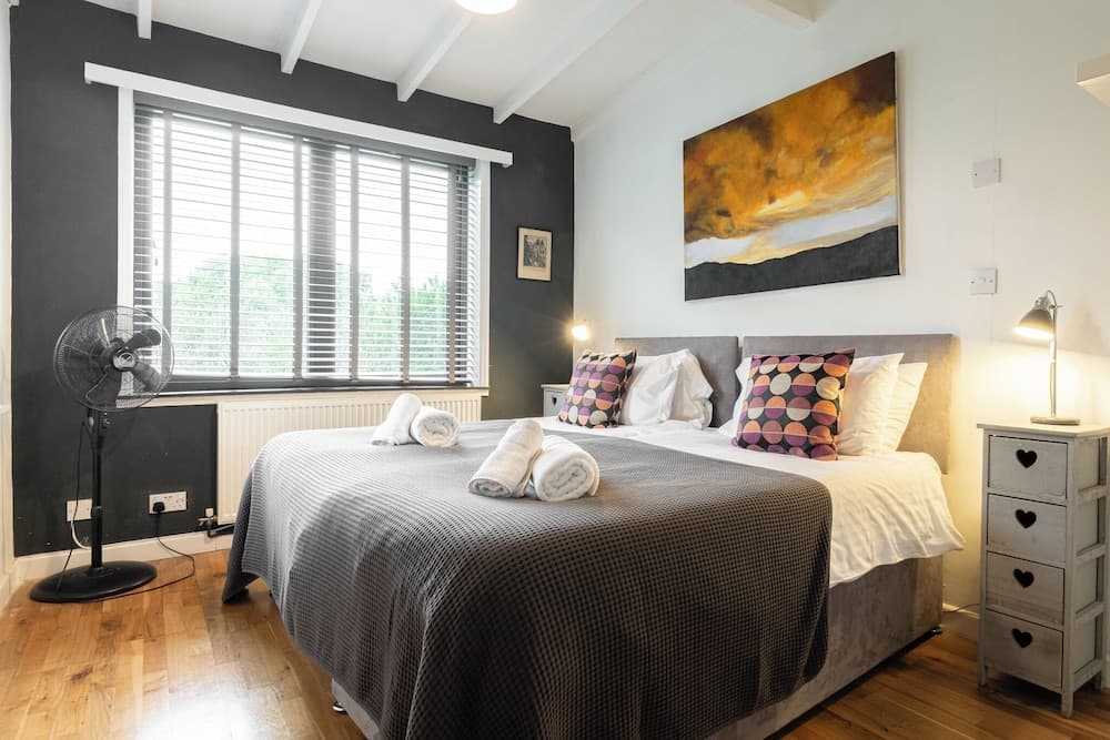 Parsons Pleck-6BD with Swimming Pool