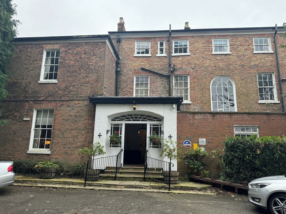 The Rowley Manor Hotel