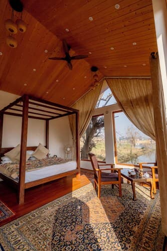 Nigeen Vista Lakeside Chalet