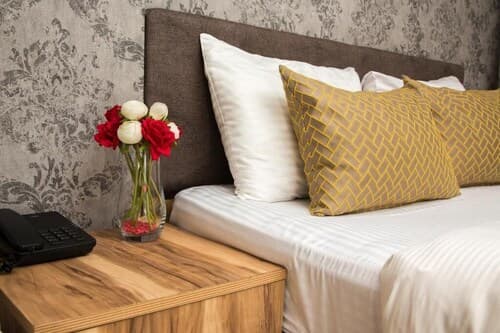 Honey Hotel