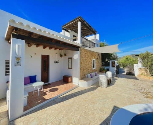 Holiday Home Near Stunning Beaches