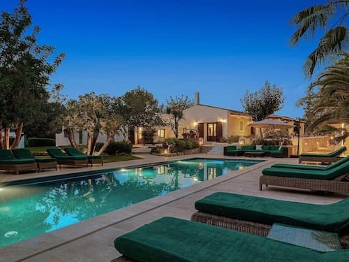 Traditional Villa With Garden
