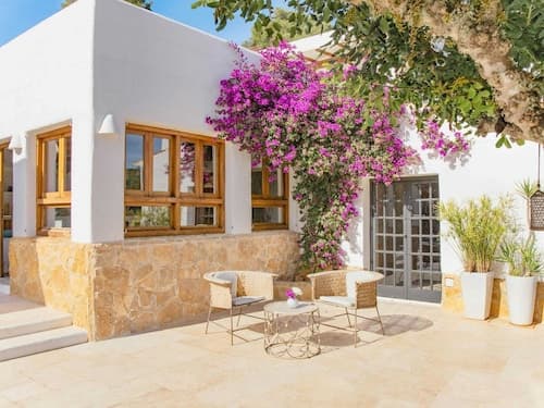 Holiday Home With Spacious Rooms