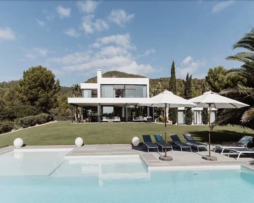Modern Villa With Minimalistic Decor