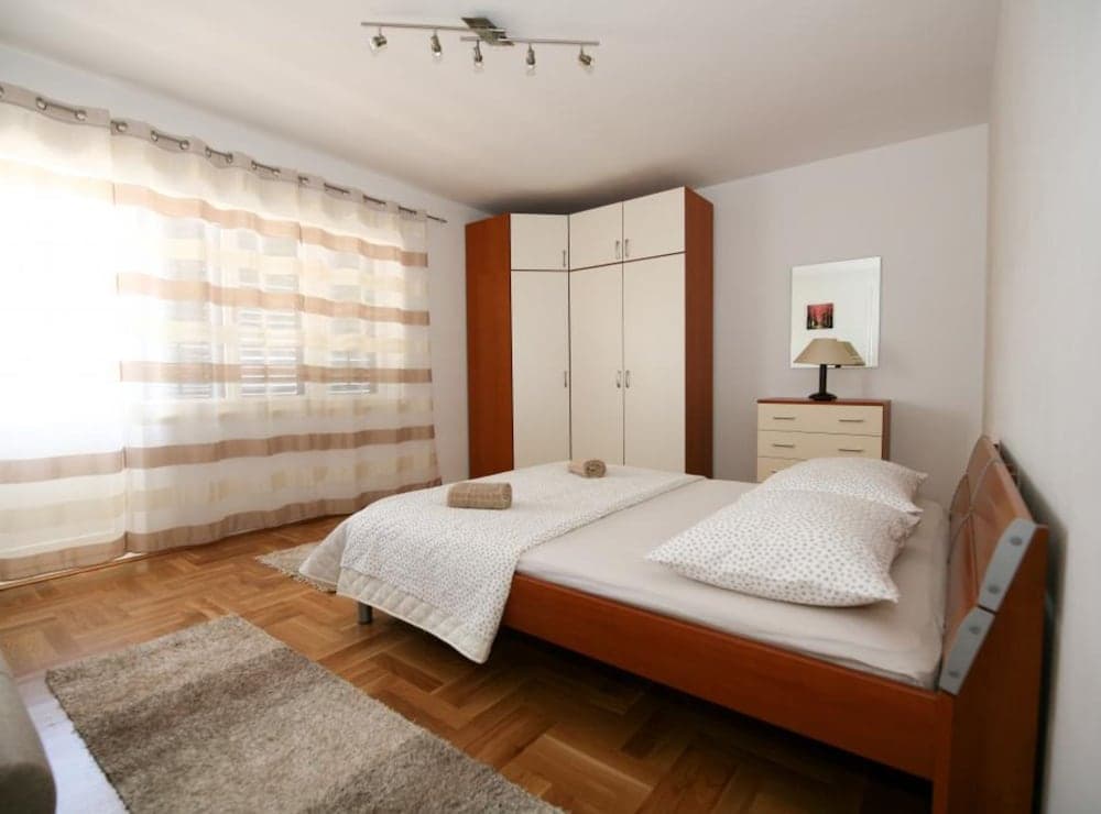 Spacious Beachfront Apartment Ciovo