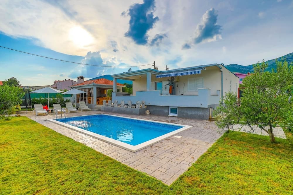 Family-friendly Holiday Home With Private Pool, Playground, and BBQ
