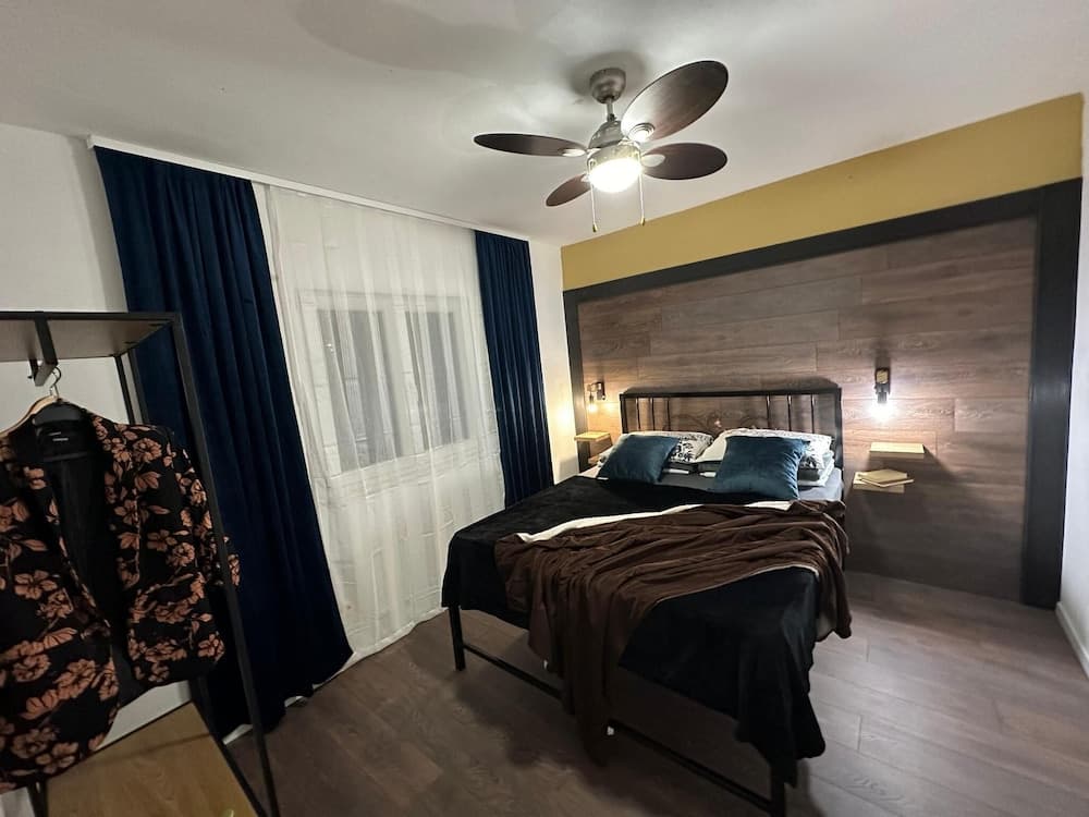 Elegant Holiday Home With Heated Pool, Hot Tub, and Sea Views in Kaštel Stari