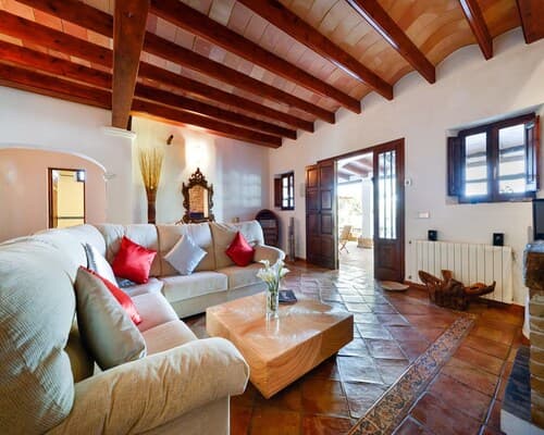 Inviting Villa With Beautiful Outdoor Area