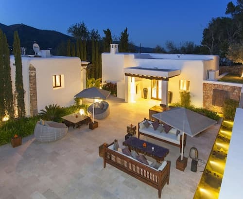 Holiday Home With Barbecue Space