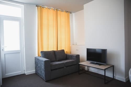 Room in Guest Room - Large Double Room in Leicester