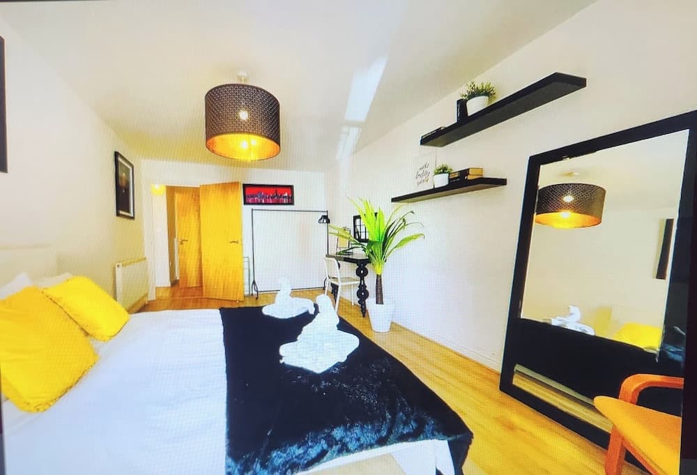 Flat 4 Pembroke Court