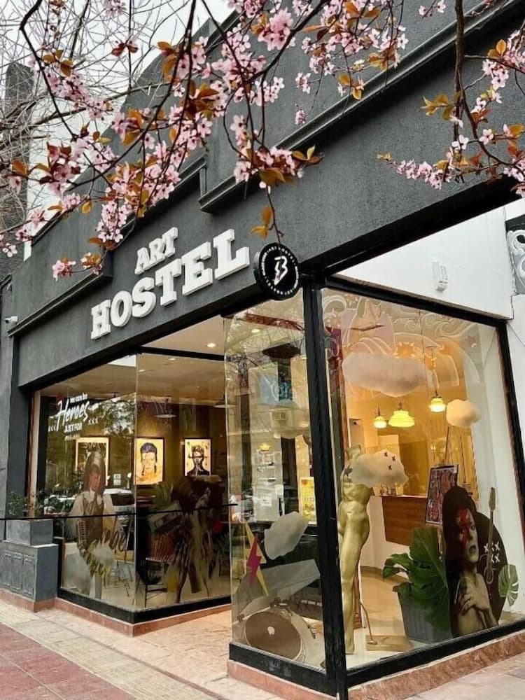 BLACK STAR ART HOSTEL