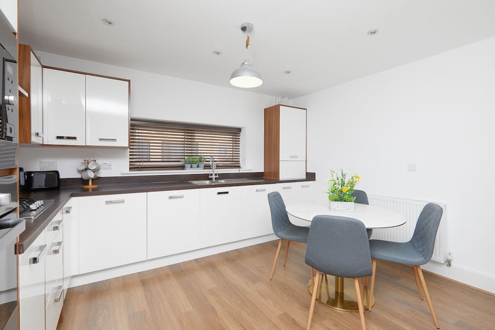 Derby City 3 Bed House- Roof Terrace