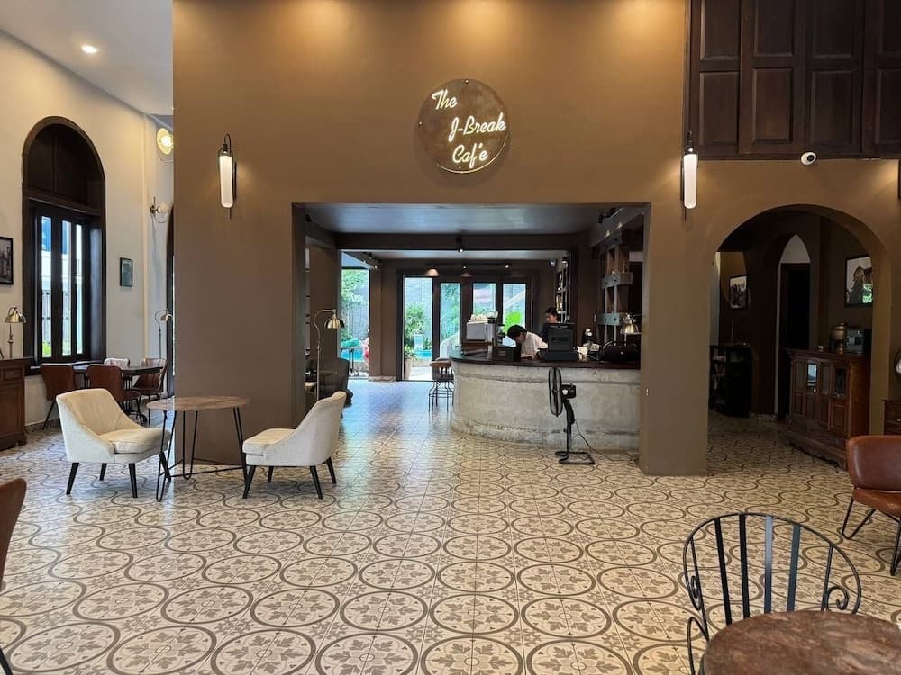 The J Break Boutique