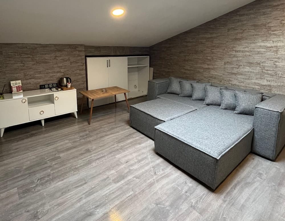La Vie Suit Hotel