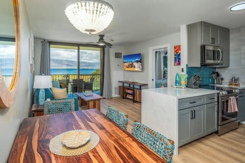 Hip Hawaiian Seaside Vistas