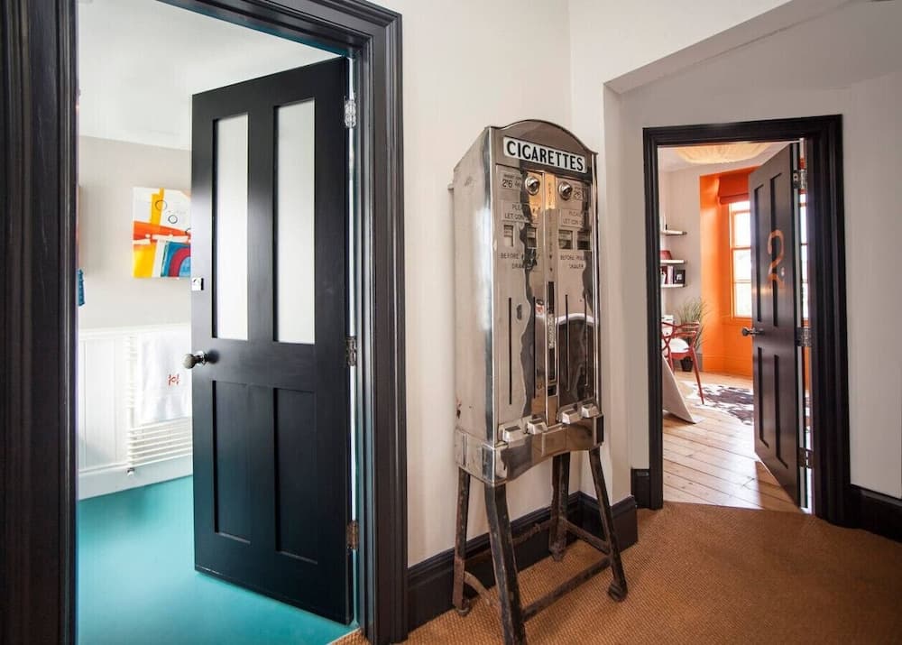 Higgihaus 46 Sleeps 5  Monday - Friday