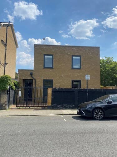 London Living - 3 Bed Local Home
