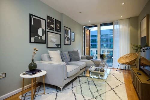 The Millharbour Retreat - Elegant 1bdr Flat With Balconies