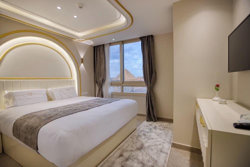 Pyramids Plateau Hotel