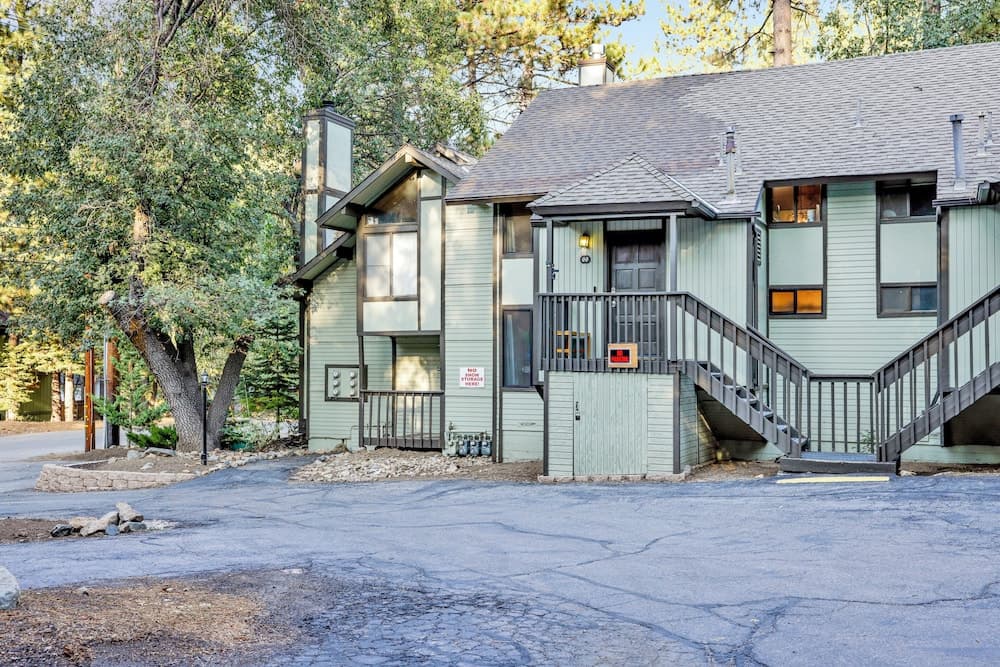 Q's Ski House #2256