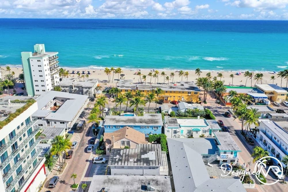 Newly Renovated Apt #2 w/ Parking Close to Beach