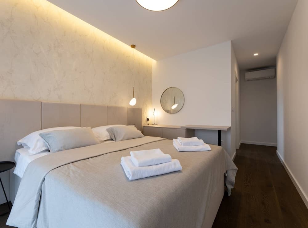 Moonlit Mirage Villa With Pool, Gym and Sauna