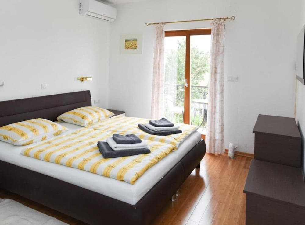 Serene Retreat Hvar Villa With Pool and Hot Tub