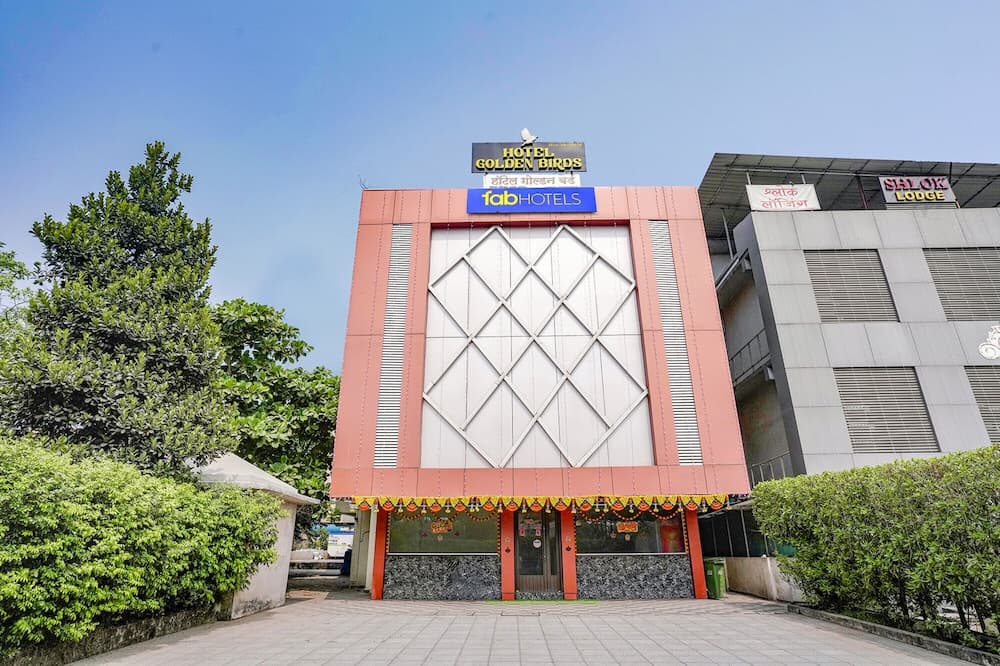 Fabhotel Golden Bird